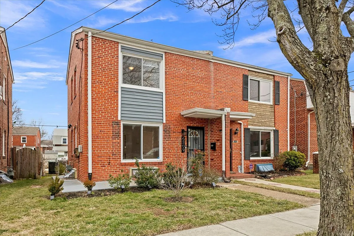 Building Photo - 5709 5th St NE