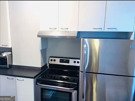 3rd image of 300 W Peachtree St NW Unit 8D