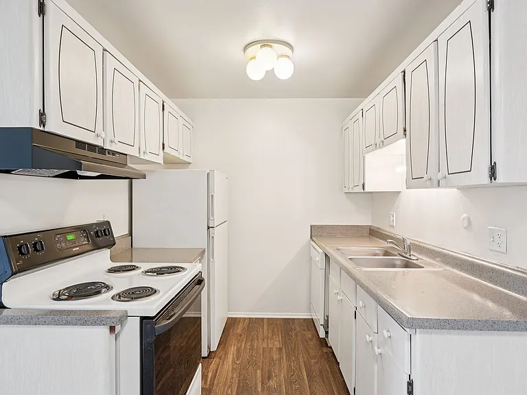 Outer Drive Manor Apartments — Photo 46