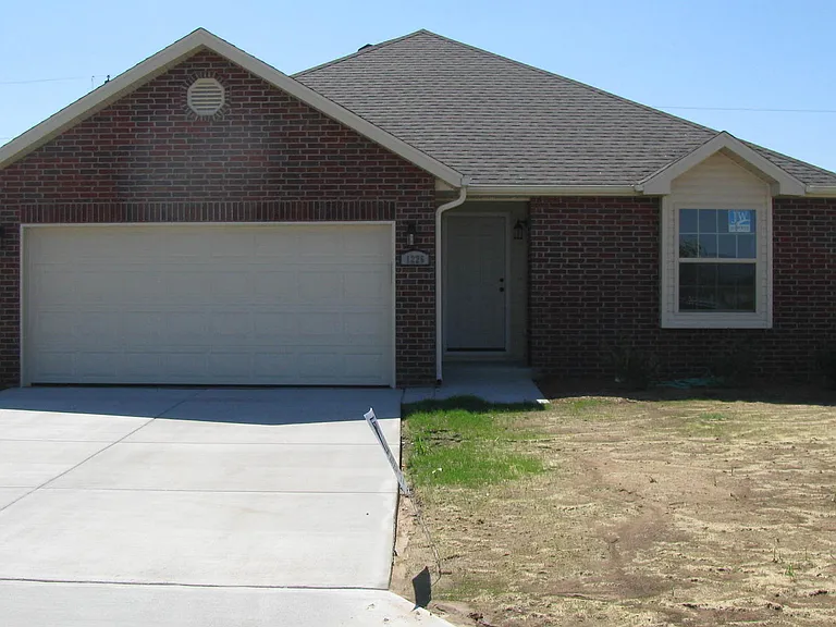 1226 Montana Pl — Photo 1