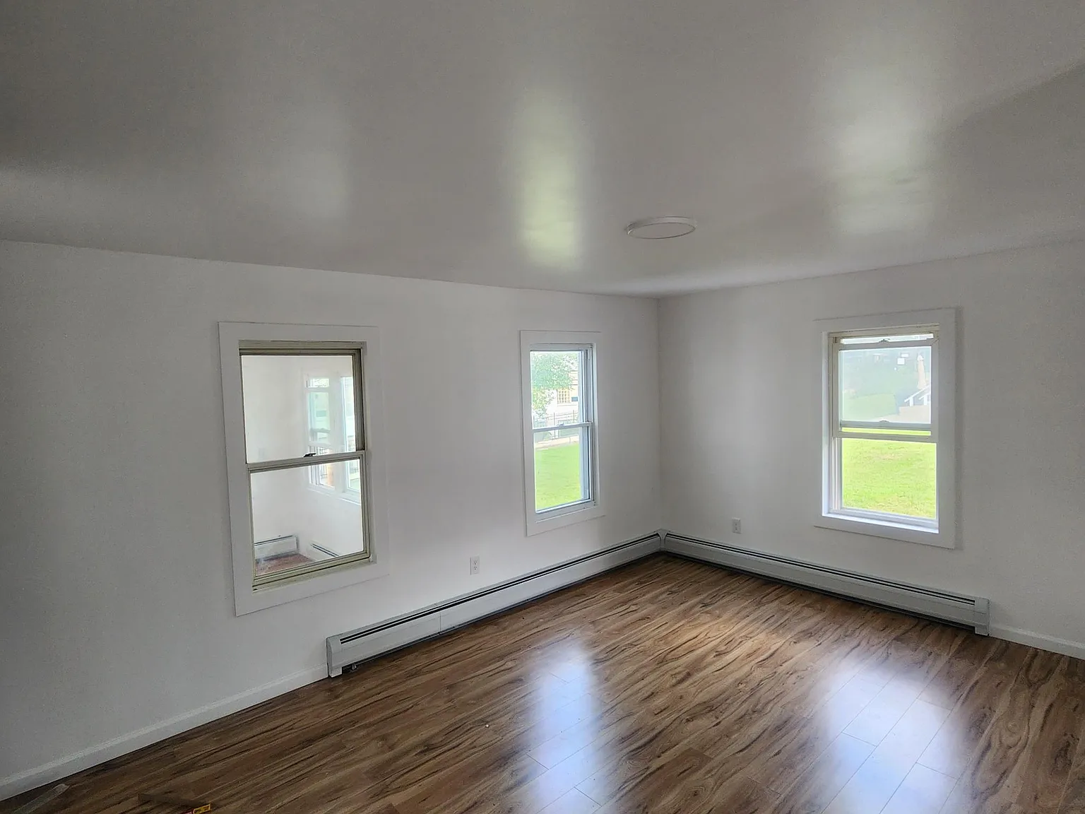 3 bed, 1.5 bath, 1100 sqft, $2,485 — Photo 4