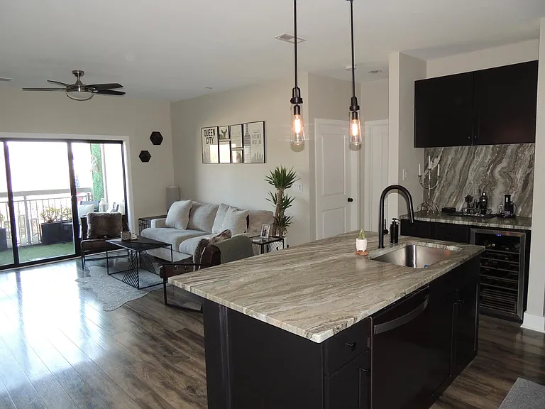 630 Calvert St #302 — Photo 5