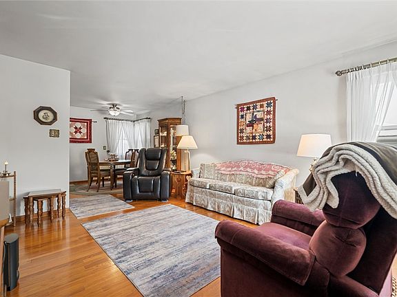 2nd image of 769 Clarksville Rd