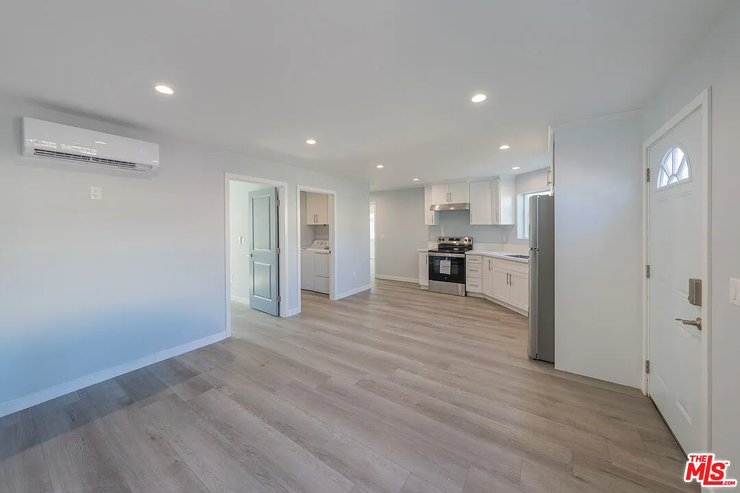 2 bed, 2.0 bath, $3,000 — Photo 2