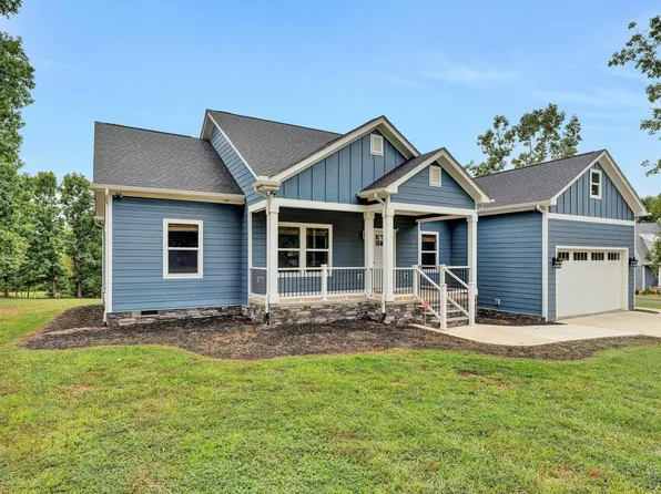 206 Spyglass Ln, Huddleston, VA 24104