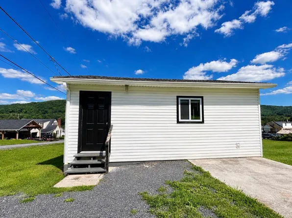 147 24th St, Rainelle, WV 25962