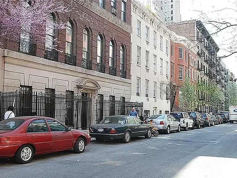 222 W 15th St #1D — Photo 16