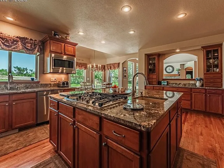 1630 Oakmont Dr — Photo 3