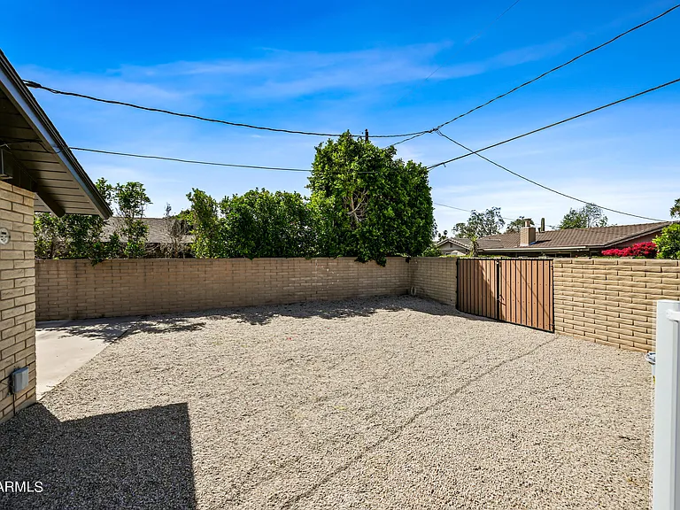 530 E Fairmont Dr — Photo 29