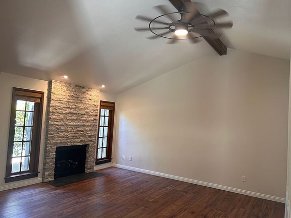 3rd image of 2526 E Tulare Ave