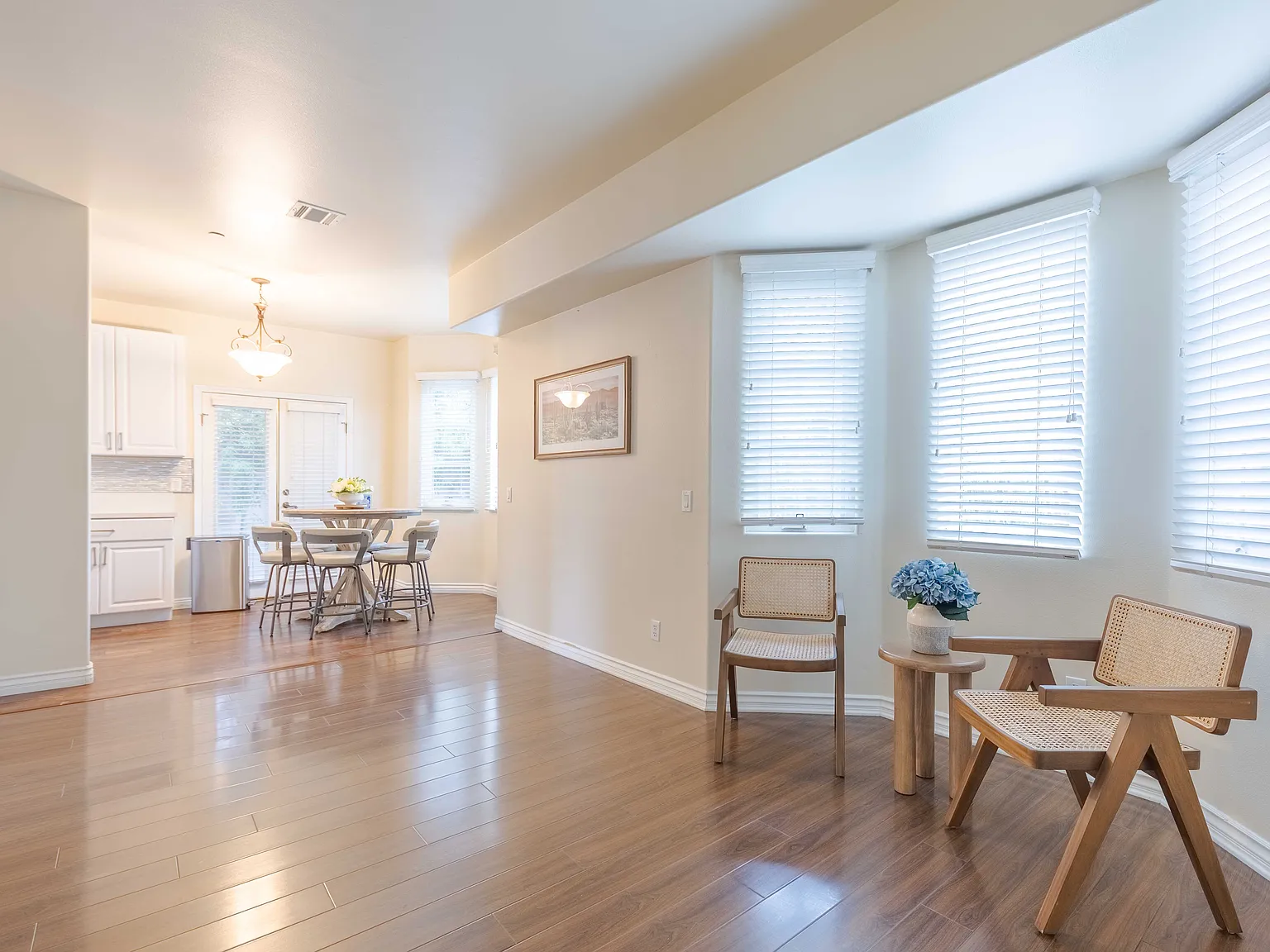 3 bed, 3.5 bath, 2064 sqft, $8,900 — Photo 4
