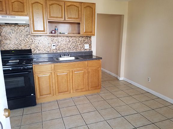 2nd image of 48 Martin Luther King Jr Blvd APT 3