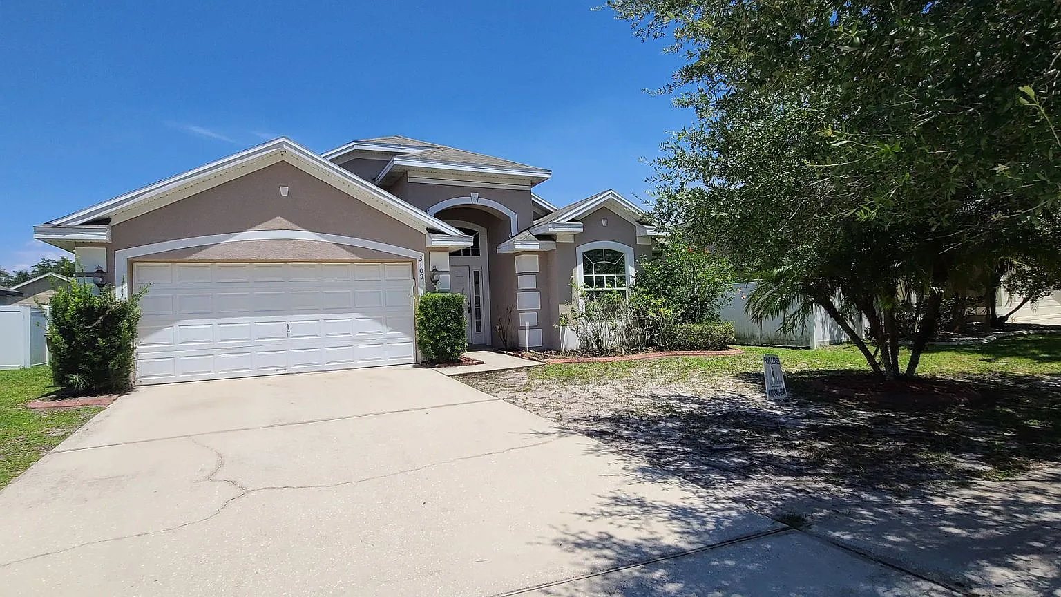 Single family, 3 bedroom, 2 bath in Turnberry Subdivision — Photo 1