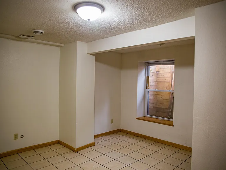 638 Ontario St SE — Photo 5