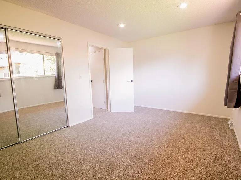 938 Coronado Pkwy S #B — Photo 13