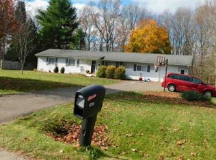 1315 Oakcrest Rd, Howell, MI 48843