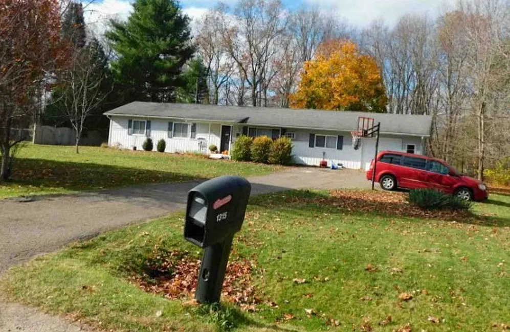 1315 Oakcrest Rd photo 1
