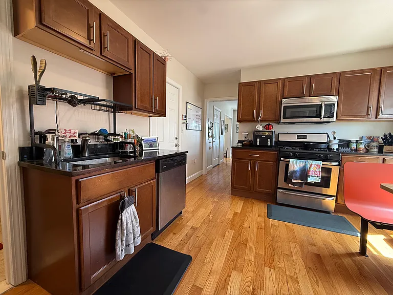 159 Marion St #3 — Photo 8