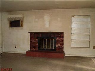 2nd image of 600 N Florissant Rd