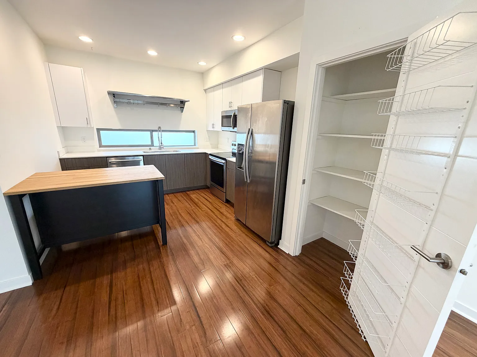 3 bed, 1.5 bath, 1346 sqft, $3,095 — Photo 2