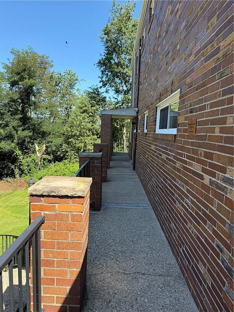 3 bed, $1,000 — Photo 2
