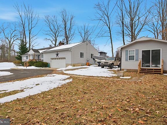 4th image of 1746 Underwood Rd