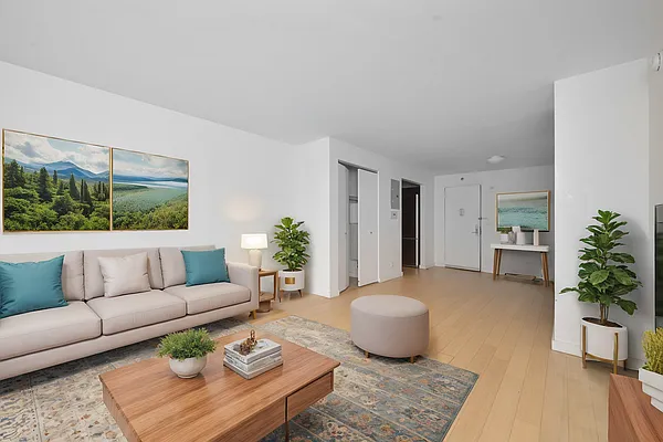 Rented by Manhattan Realty Group | media 11