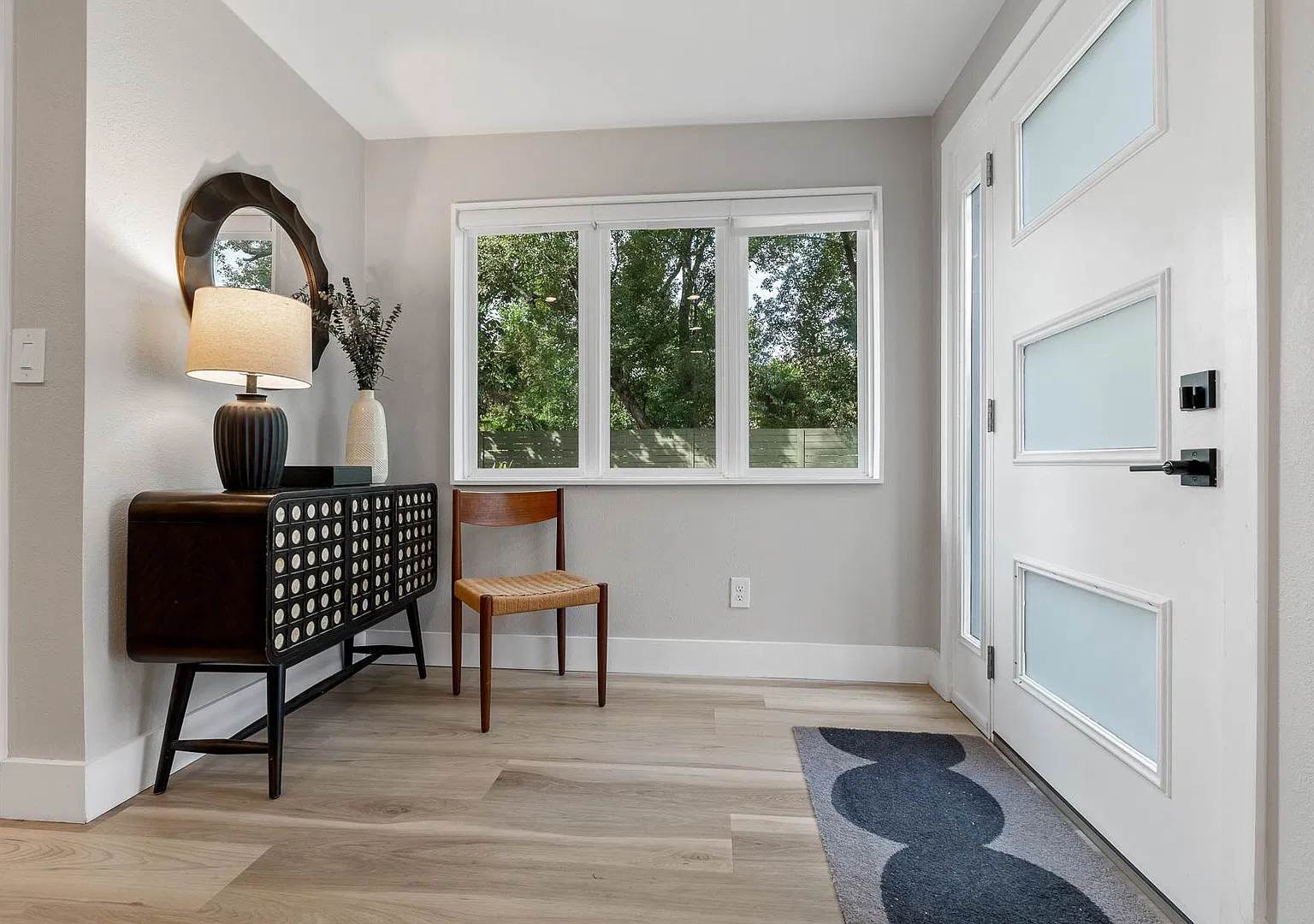 Garden Apartment in Vibrant South of Downtown district. — Photo 3