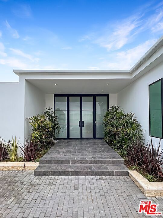 1st image of 920 Linda Flora Dr
