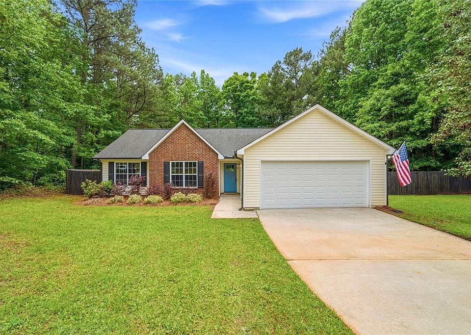 1st image of 250 Saddlebrook Dr