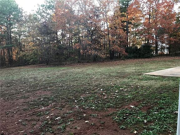 3rd image of 515 Brook Hollow Dr