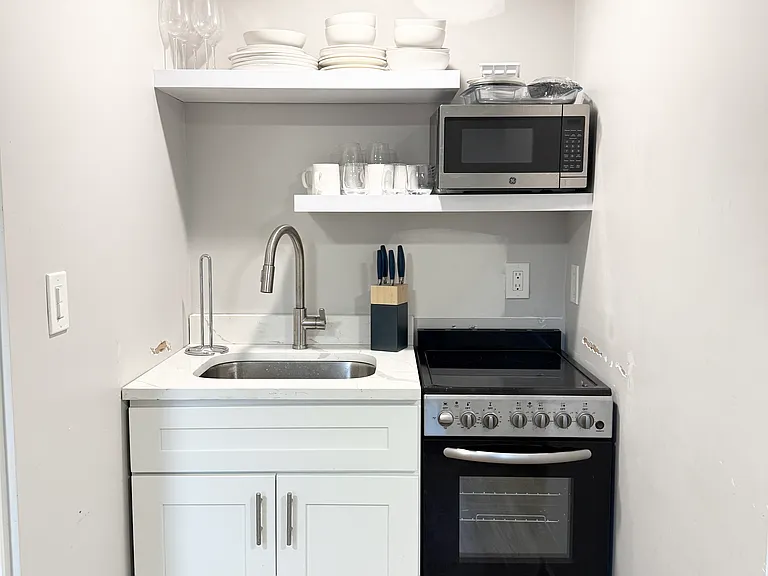 12 Derne St #301 — Photo 4