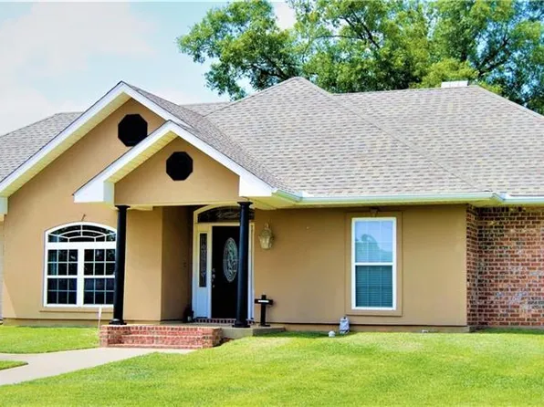 120 Legacy Pointe Dr, Pineville, LA 71360