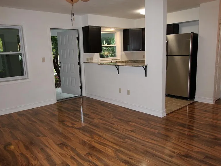 321 35th Ave N #D-2 — Photo 2