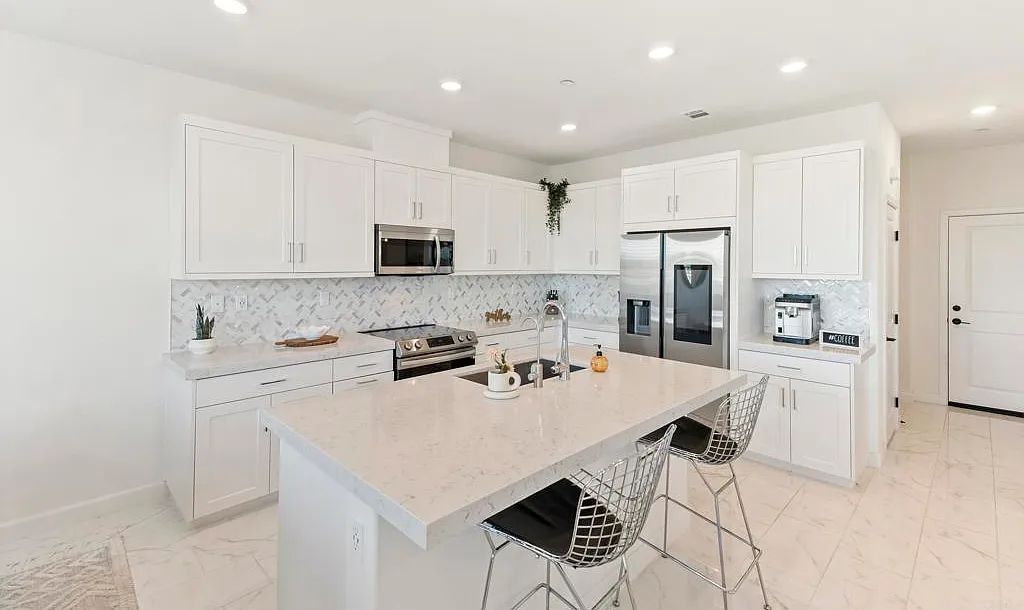 4 bed, 1715 sqft, $4,400 — Photo 3