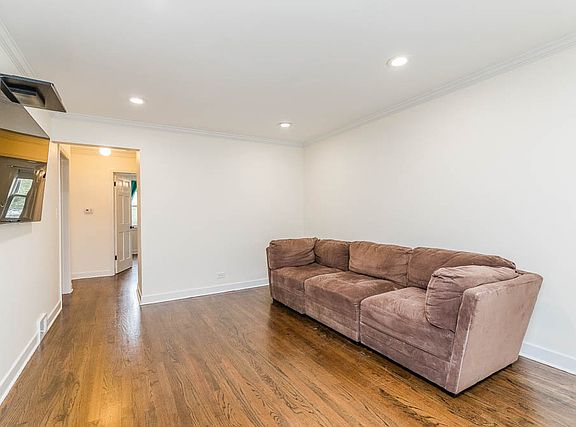 4th image of 5334 N Moody Ave