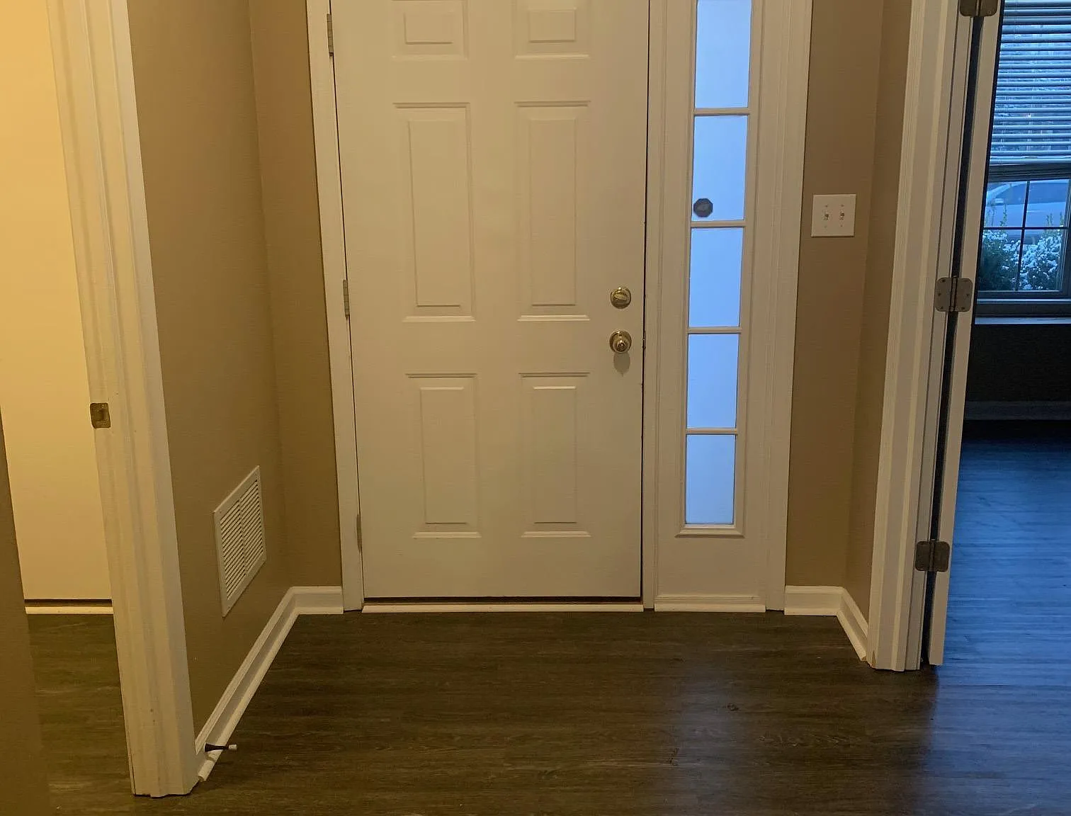 3 bed, 1379 sqft, $2,300 — Photo 3