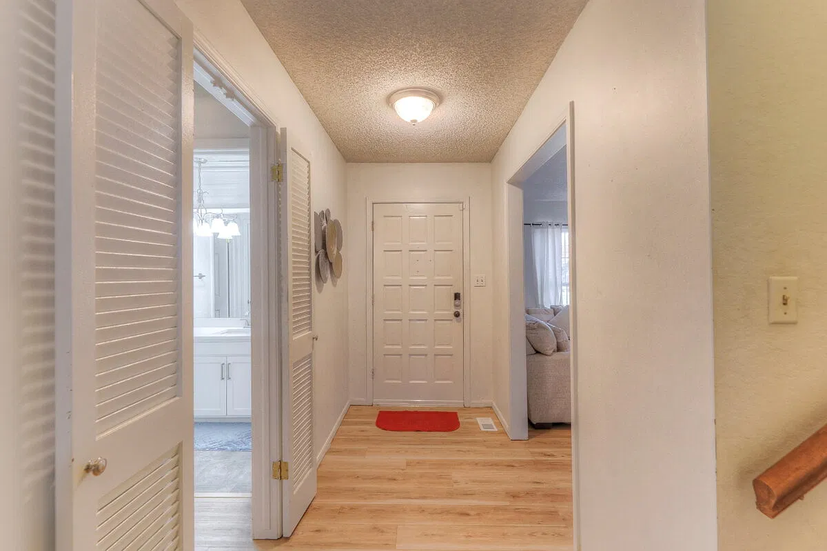 5 bed, 3.0 bath, 3263 sqft, $3,000 — Photo 4
