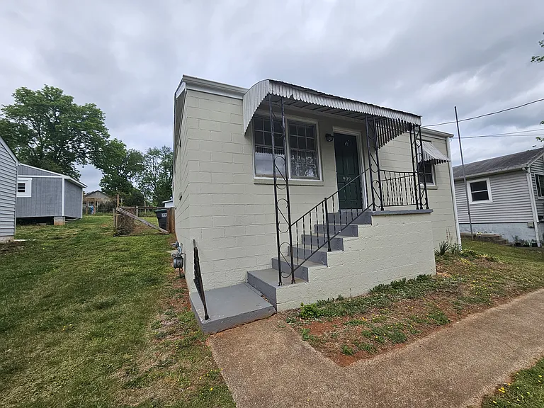 909 Rockland Ave — Photo 23