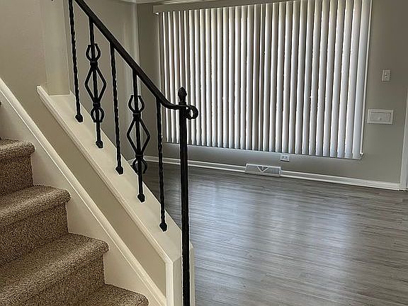 3rd image of 1550 Woodhurst Ave