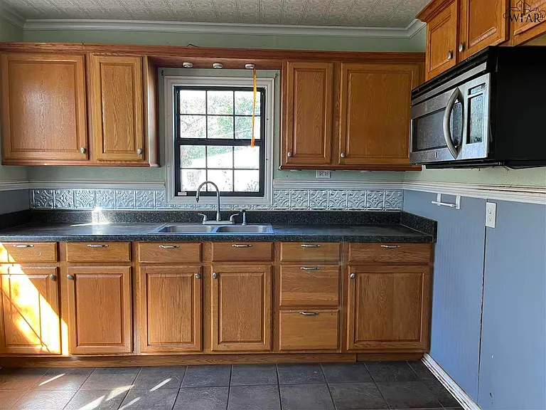 3318 Sherwood Ln — Photo 6