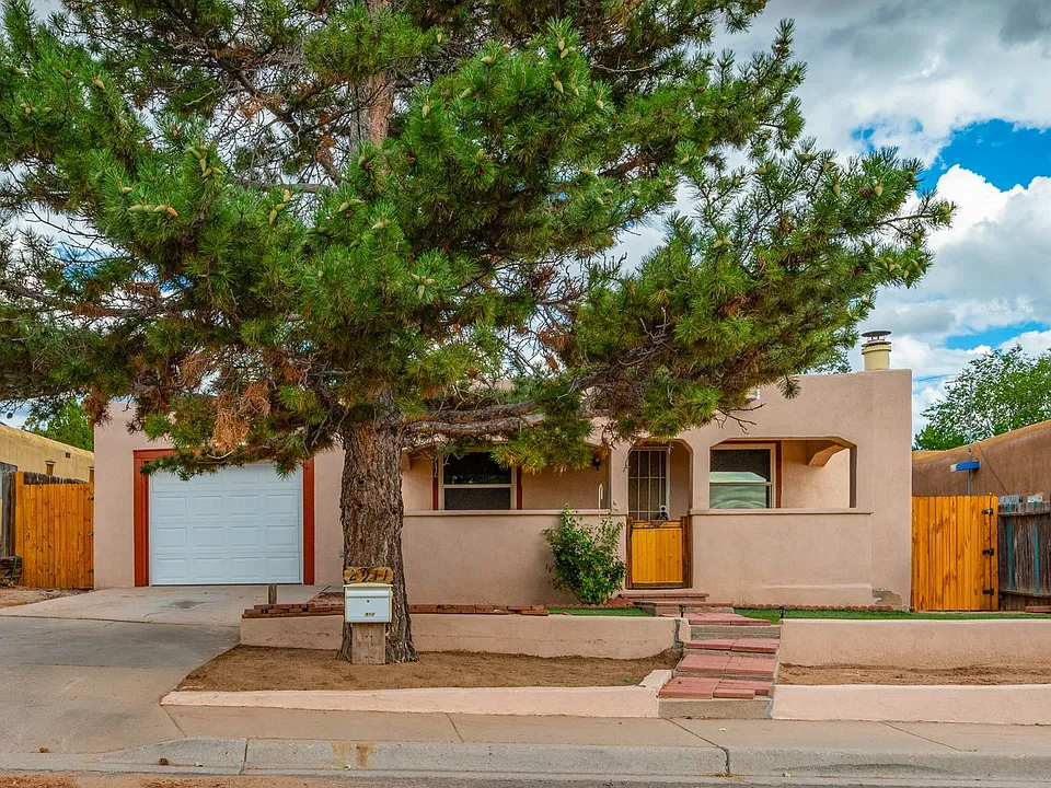 2911 Avenida Alamosa