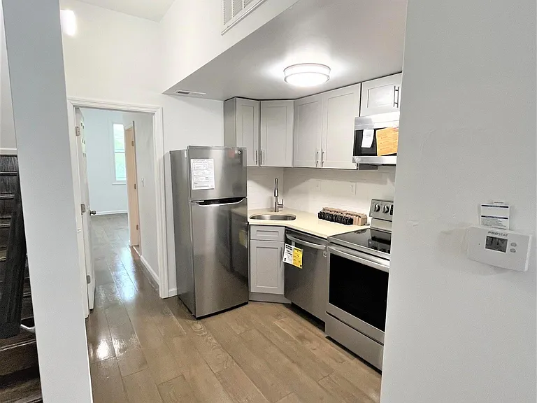 1013 Spruce St #4 — Photo 2