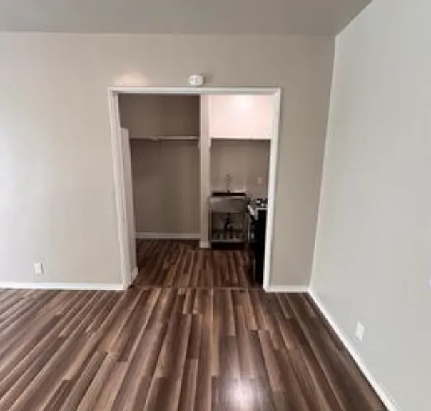 1346 Crenshaw Blvd #11 — Photo 1