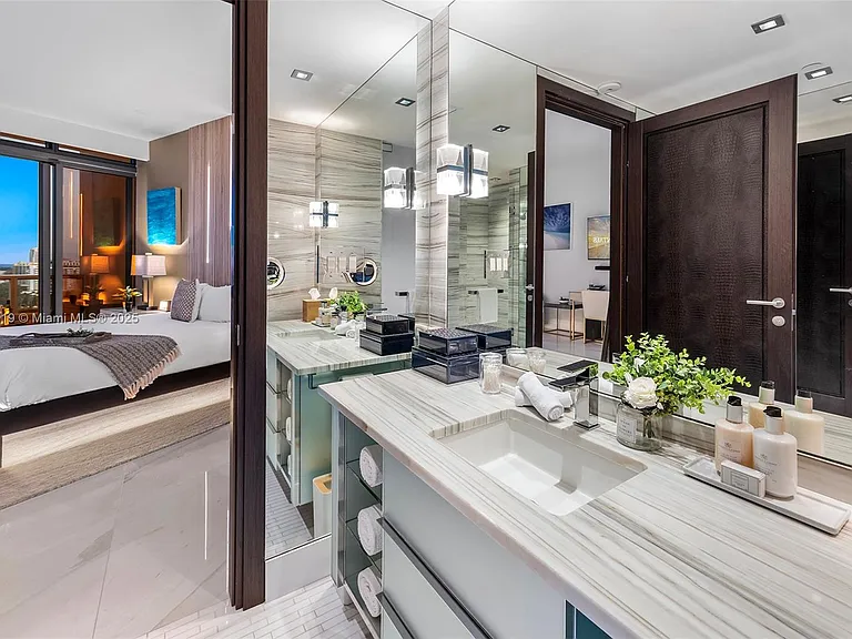 2201 Collins Ave — Photo 19