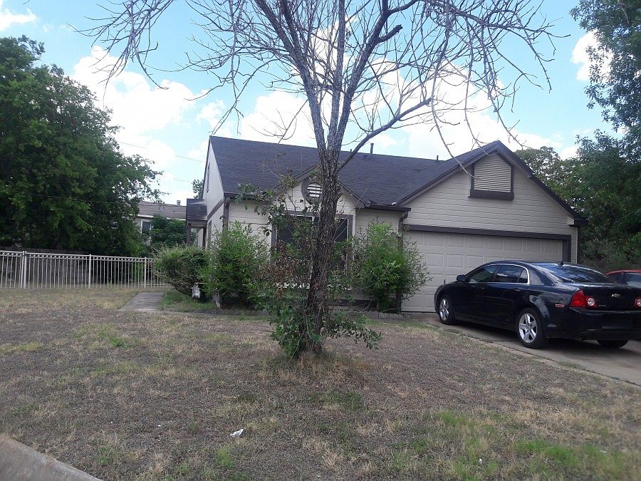 2nd image of 610 Burleson Cv