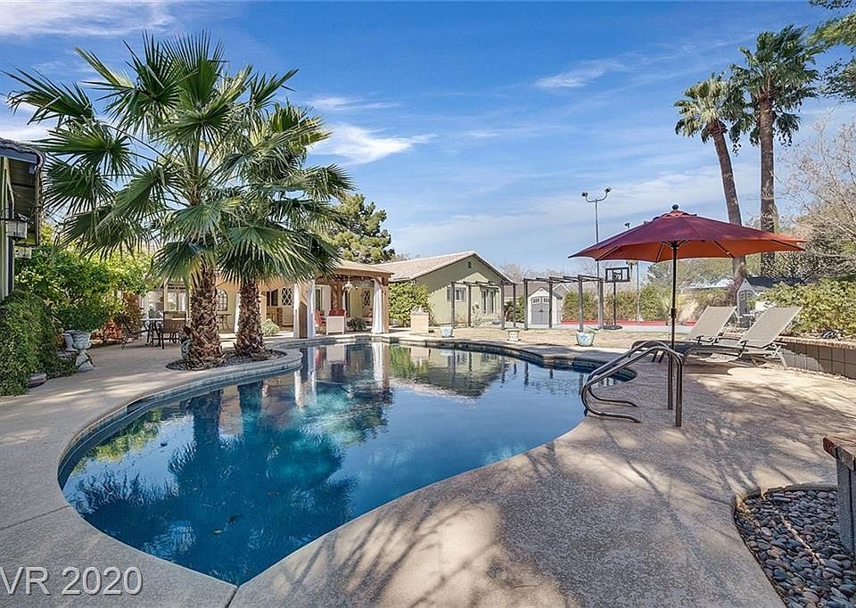 2nd image of 209 Canyon Dr
