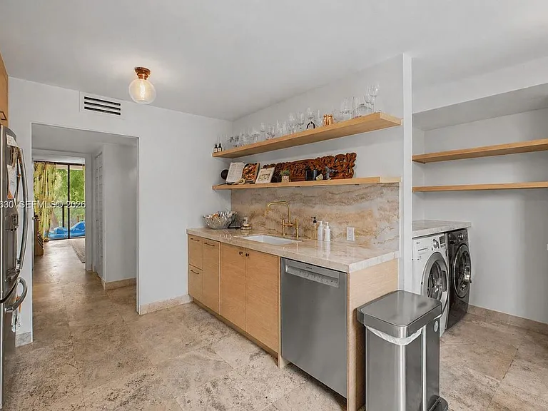2575 Brickell Bay Dr #4A — Photo 4