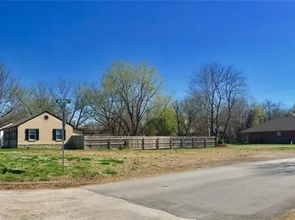 401 E Patti Page Blvd, Claremore, OK 74017