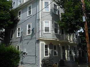 327 High St APT 3R, Bristol, RI 02809